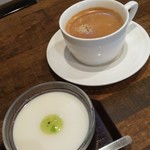 中華屋悟空 - 杏仁豆腐と食後のコーヒー