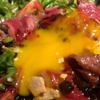 馬刺しと焼き鳥 グルマン三年坂 - 卵黄とろり