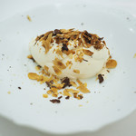 ペレグリーノ - 出来立て　練りたて　濃縮ミルクのジュエラート　"ジェラート　フィオーレ　ディ　ラテ"