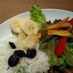 カフェコムサ - フルーツカレーの野菜とトッピング