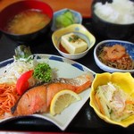 そめ忠 - 紅鮭焼定食　399円