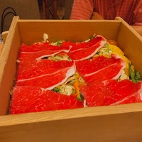 銀座しゃぶ通 マロニエゲート店 - 松坂牛（３人前）下には季節の野菜が敷き詰められてます。