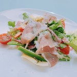 BLU CHIARO - パルマ生ハムのサラダ