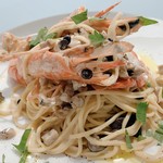 BLU CHIARO - エビとキノコのクリームソース