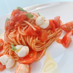 BLU CHIARO - モッツァレラとバジルのトマトソース