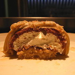 Toshi Yoroizuka - ショコラスポンジ椀が見える断面