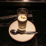 Toshi Yoroizuka - アミューズの白菜冷製スープ