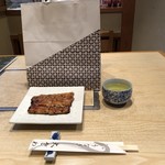 Oosawa - 蒲焼 並、テイクアウトうまきが入った紙袋