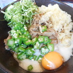 讃岐製麺 - 山芋おくらの月見牛肉ぶっかけうどん(大)　734円