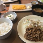 やよい軒 - 生姜焼き定食と玉子焼き