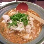 麺わっぱ つるりんつるべ - ホルモン煮込みうどん