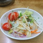 伊勢屋酒店 - サラダ。