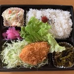 フライデー - Aサイズ弁当（おかず無し）にカニクリームコロッケを追加