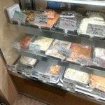 洋惣菜 亀洋 - どれも美味しそう❗