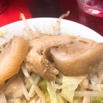 ラーメン二郎 - 豚