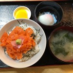 奥薬研修景公園 レストハウス - サーモン丼