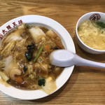 大阪王将 - 中華丼餃子セットの中華丼と玉子スープ