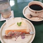 レストラン タカセ - ケーキセット(レモンタルトとホットコーヒー)