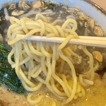 ラーメンみそ兵衛 - 麺は中太麺で、スープとよく絡みます！！