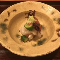 御料理 古川 - 鱧を片面だけやいてます！