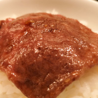 松阪牛炭火焼肉 東海亭 - ロースタレオンザライス