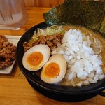 濃厚味噌ラーメン さごはち - 特製濃厚味噌ラーメンと唐揚げ