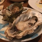 壱岐 - ＊牡蠣。
新鮮な海の幸もかなり豊富。
目の前で七輪で焼いていただくこともできます♫