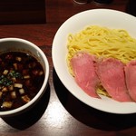 牛骨らーめん 牛王 - つけ麺は酸味感じられて面白い。