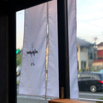 炭焼 おかげさん - 中から暖簾、外からも店内が覗ける様に成り入り易く成っております