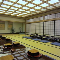 嵯峨野 - 今回はちょっと人数が多かったんで広間を貸し切って宴会です。