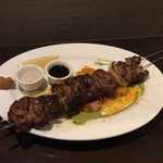 BARU 竹末 - 仔羊肩肉串焼き 250g(2,400円)