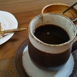 カプリ コーヒー ビーンズ - 濃厚ブレンドがまた美味しい♡♡
      チーズケーキがめちゃくちゃ美味しくって、この苦いコーヒーと合う合う～(๑•̀ㅁ•́๑)✧♡♡