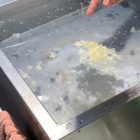 浅草じゅうろく - ロウを垂らして天ぷらの衣にします。