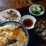 中華飯店利喜 - 玉子丼（¥650税込み）&名物餃子(¥350税込み)