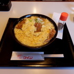 ワイン - カツうどん700円