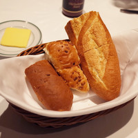 ウルフギャング・ステーキハウス 丸の内店 - サービスのパン3種