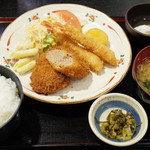 鬼平 - ミックスフライ(830円) 手作りエビフライ、北海フライ、キャベツたっぷりメンチ
