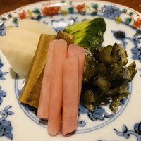 やきとり 嶋家 - 漬物盛り合わせ。