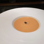 大どころ - 熊本産完熟トマトとゴールドラッシュ（とうもろこし）のポタージュ、中には「湯葉」入り。 お味付けはブイヨンでは無く鰹だしで。 玉蜀黍の甘味とトマトの軽い酸味が合い、美味しい・ 主人はかなり好みだったようです。