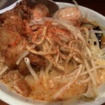 旨辛ラーメン 表裏 - 鷹の爪増量