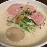 麺飯食堂 三羽鴉 - 鶏豚骨ラーメン(醤油)♡¥790(税込)