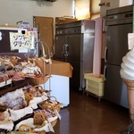 洋菓子ディンドン - 店内です。