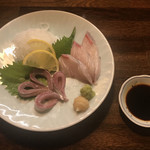 遊酒食堂 宇都宮 - イワシとブリの刺身盛り合わせ(800円)