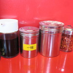 ラーメン二郎 - 卓上調味料