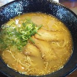 長浜わっしょい - ラーメンです  脂の玉が 浮いてる