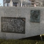 温石 - 駅前に小泉八雲の焼津紀行文の記念碑が。