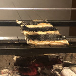 温石 - 天然鰻が炭火で地焼きに