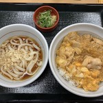 Nakau - 親子丼並、冷やしはいからうどん小セット 690円