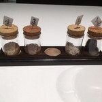 Takumi - ナツメヤシの実、オーツ麦、スペルト小麦、キヌアのサンプル