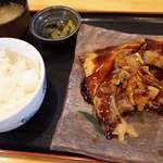 Maguro Shokudou - 天然まぐろのカマ煮定食
